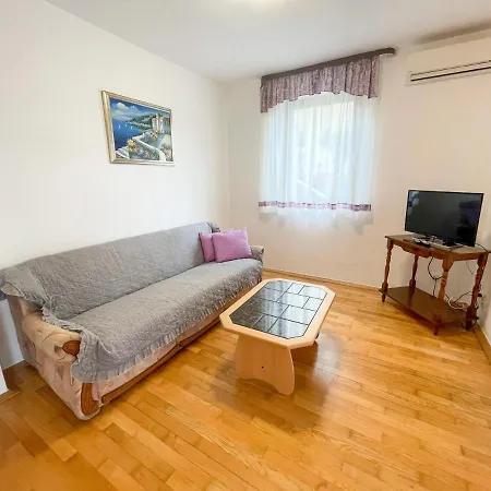 Knezevic Apartment Jadranovo